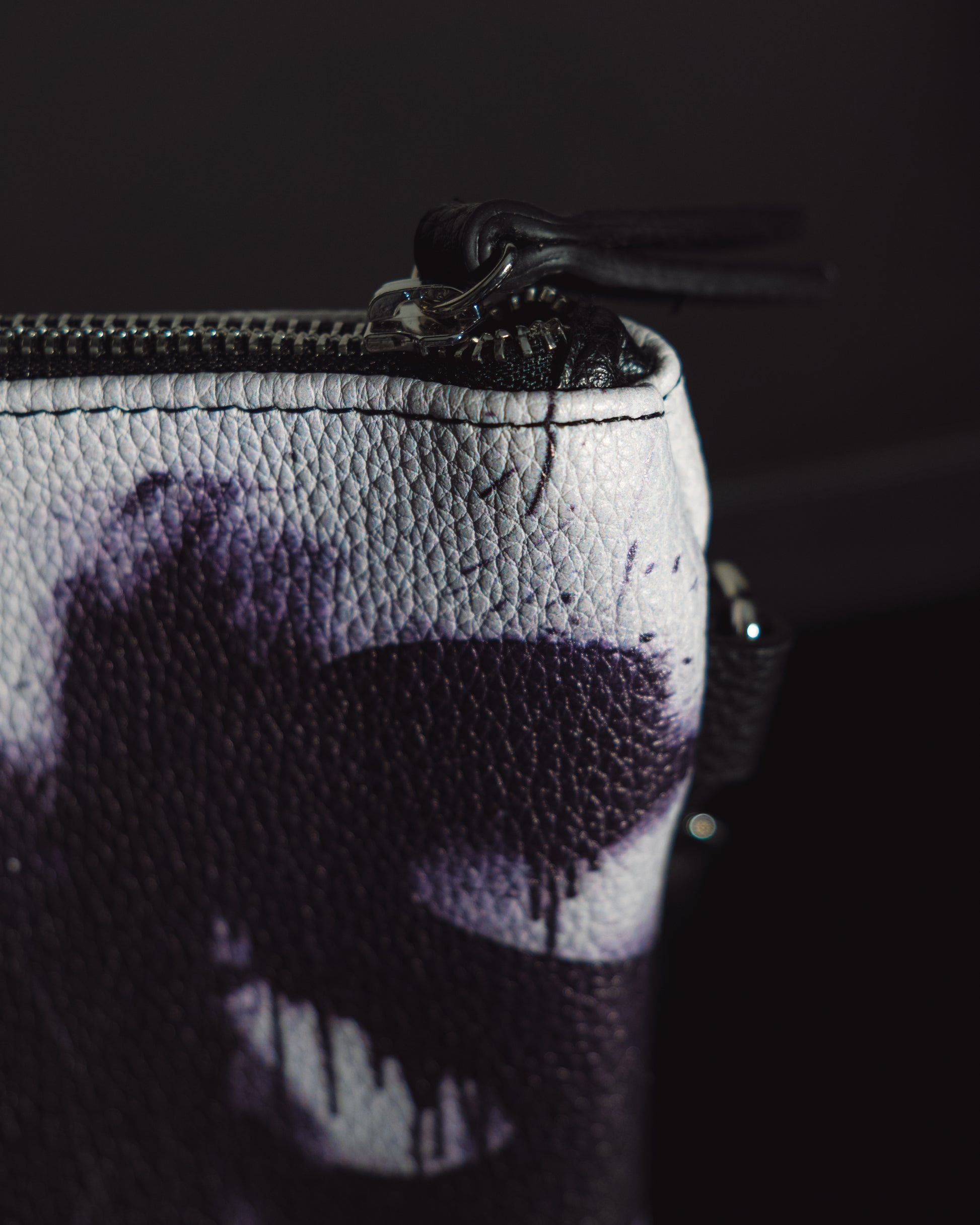 MNVS/00 - Dark Pochette