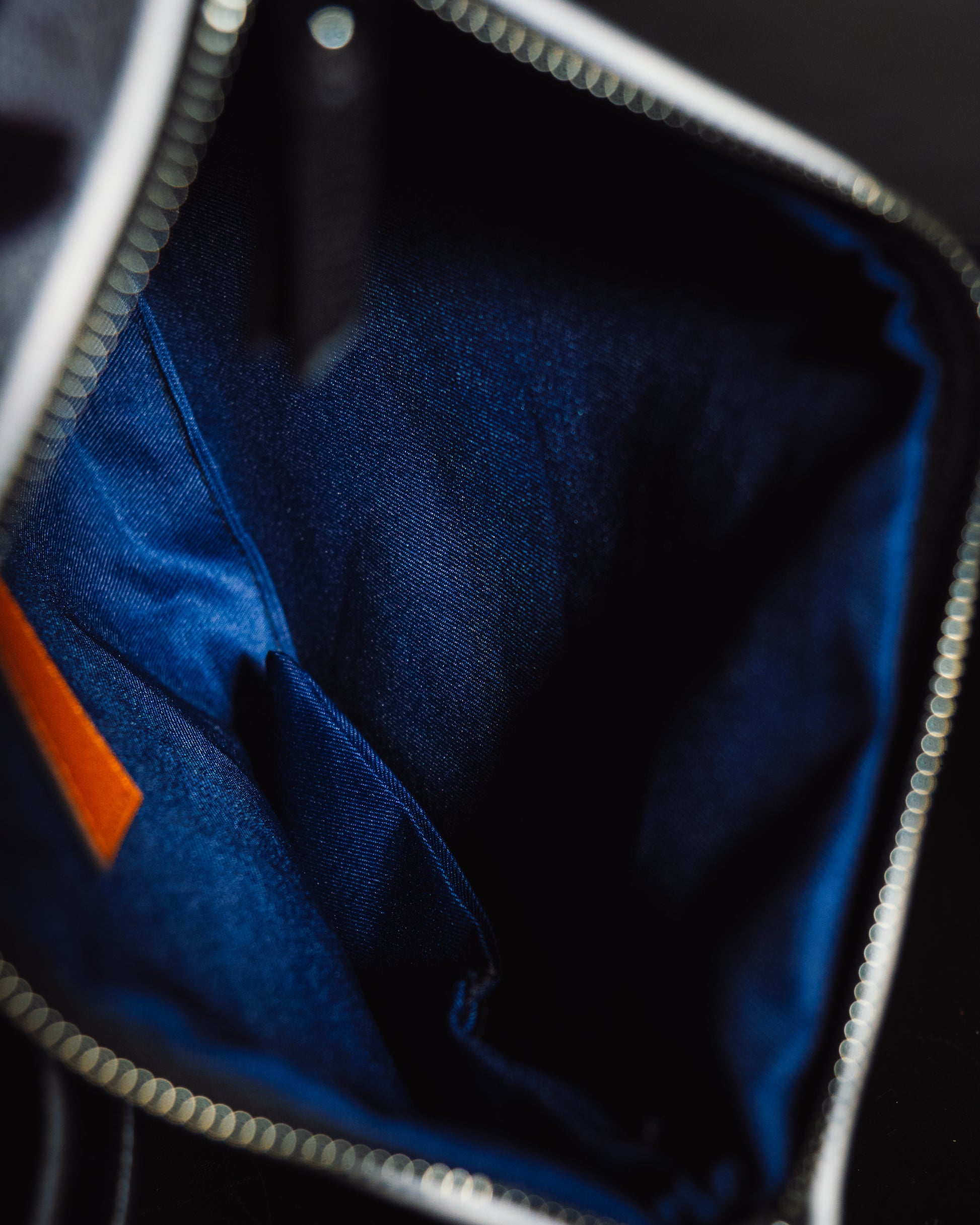 MNVS/00 - Dark Pochette